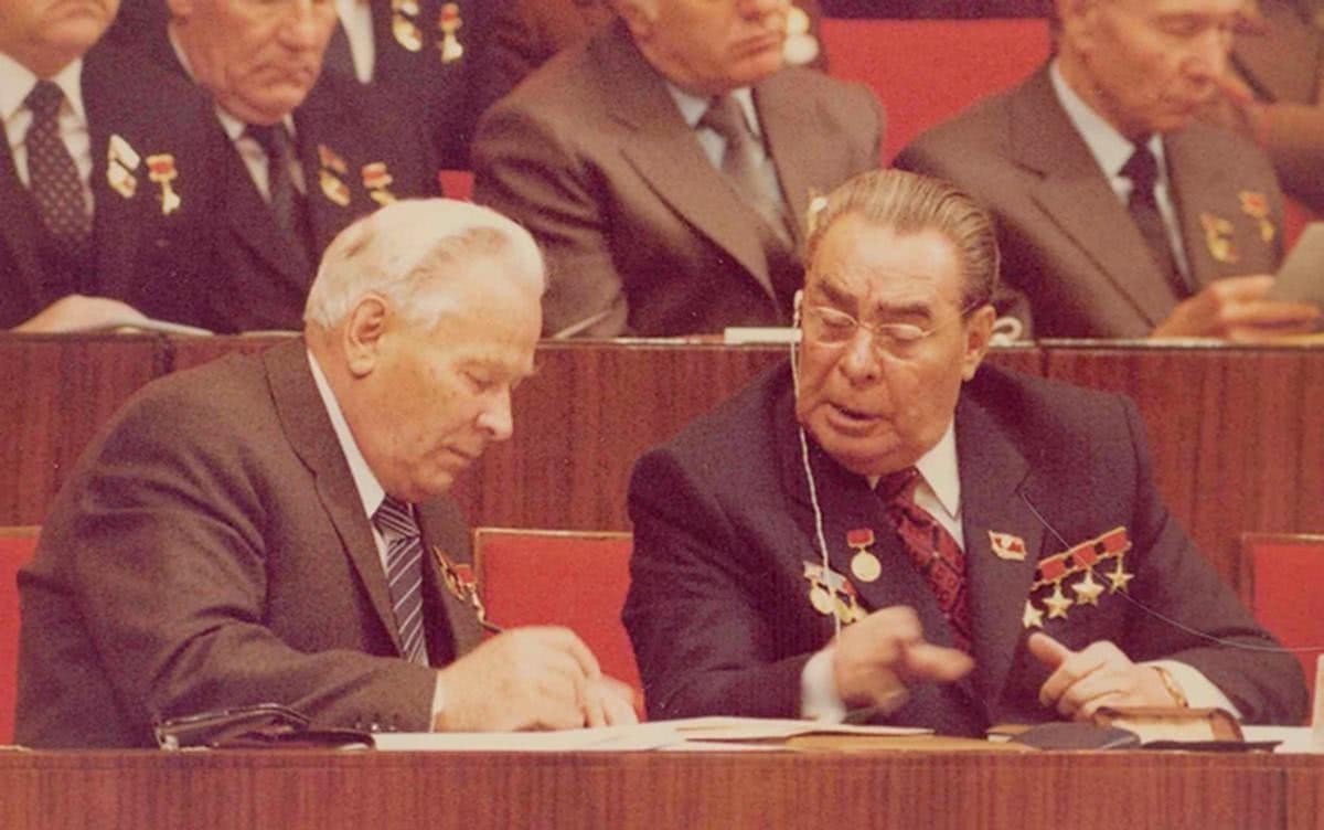 赫鲁晓夫|第一把交椅争夺战:赫鲁晓夫的“逼宫”与“被逼宫”