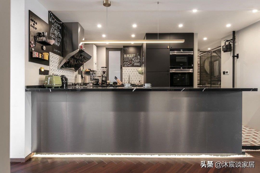 厨房|惊艳!上海夫妻101 m2混搭工业风,出乎意料的高级温柔,很有质感