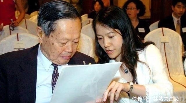 物理学界 97岁杨振宁给出真诚建议:把钱花在教育上多好啊,别浪费200亿!