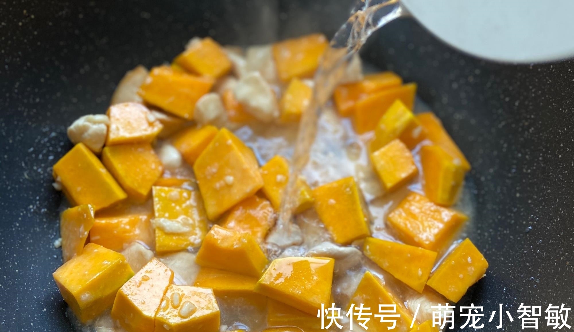 贝贝南瓜|5岁女儿跟妈妈吃一个月减肥餐,妈妈瘦了女儿重了,闺蜜:很正常