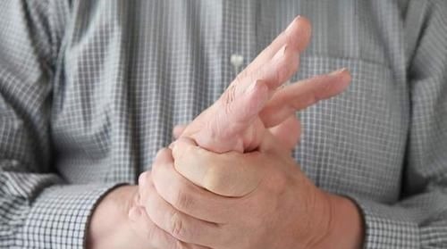 发麻|早上起床后手指发麻?除了颈椎病以外,还要注意3种情况