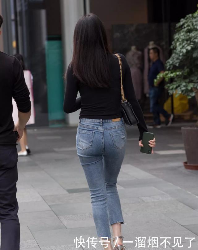 T恤|修身圆领T恤搭配破洞牛仔裤，时尚又显气质，轻松穿出优雅女神范