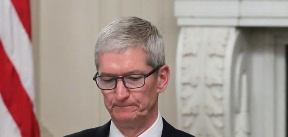 乔布斯|跌了1个阿里,又跌了2个京东,库克终于承认iPhone卖不动了