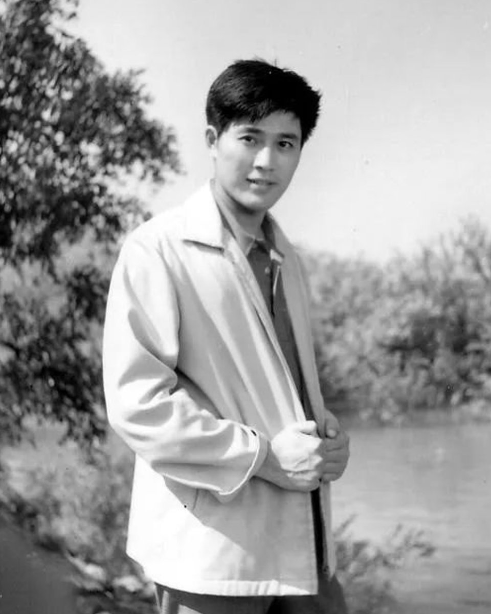 演员王伟平：娶初恋39年无绯闻，50岁息影，如今女儿比他红 - 360娱乐，你开心就好