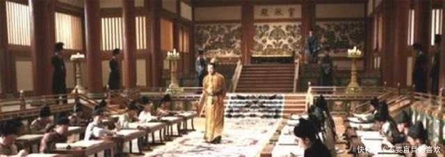 乾隆出上联:烟锁池塘柳,考生听后撒腿就跑,乾隆:站住,你就是状元了!