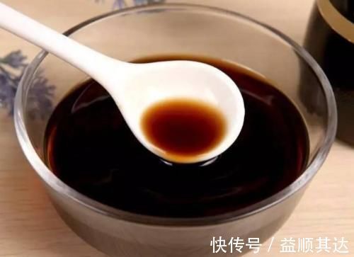 腌腊八蒜别只会加醋，多加这2种调料，蒜瓣清脆可口，1天就变绿