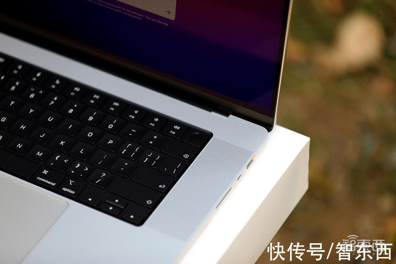 英特尔|MacBook Pro 16首发体验！内外脱胎换骨的性能怪兽