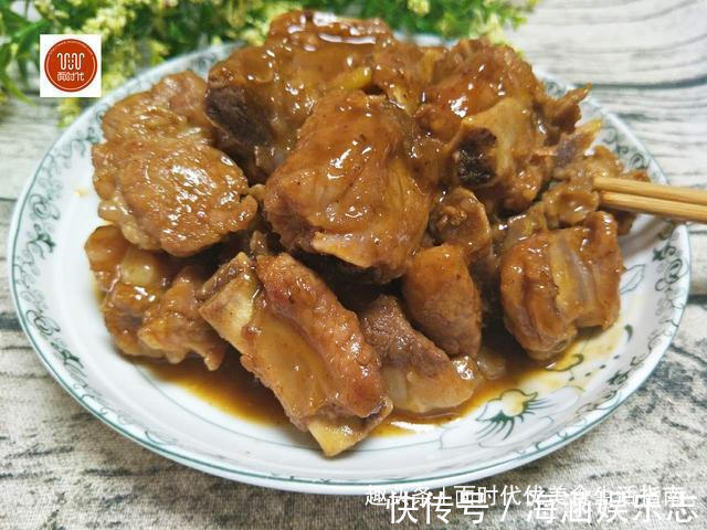 这样烧排骨，做法简单味道超好，色泽比饭店的都要好看！