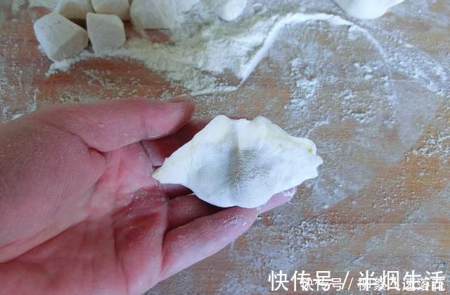 白菜做馅别直接拌，面点师告诉你详细做法，饱满不出水，鲜香好吃