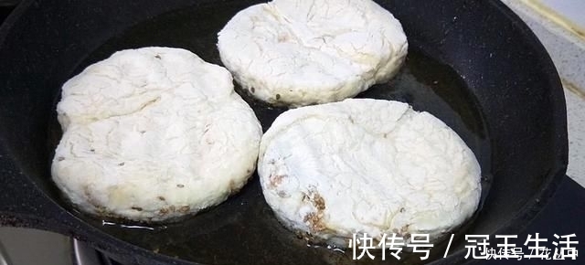 芝麻烧饼这样做真香，不揉不擀面，更不用调油酥，出锅一盘不够吃