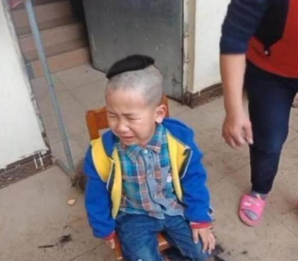 头型|“不靠谱奶爸”给娃理发,看到头型娃瞬间崩溃,网友:哪来的自信