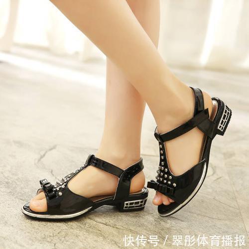 开销|5岁孩子双脚''变形'',只因长时间穿这种''鞋子'',家长别不在意