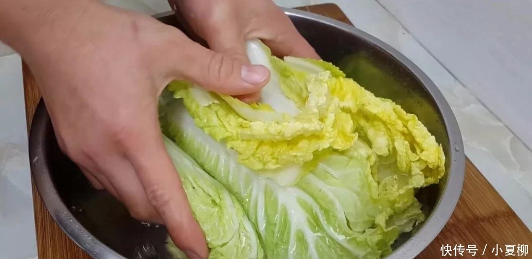 白菜这样做才好吃, 开水一烫, 做出来口感好味道酸, 越吃越想吃