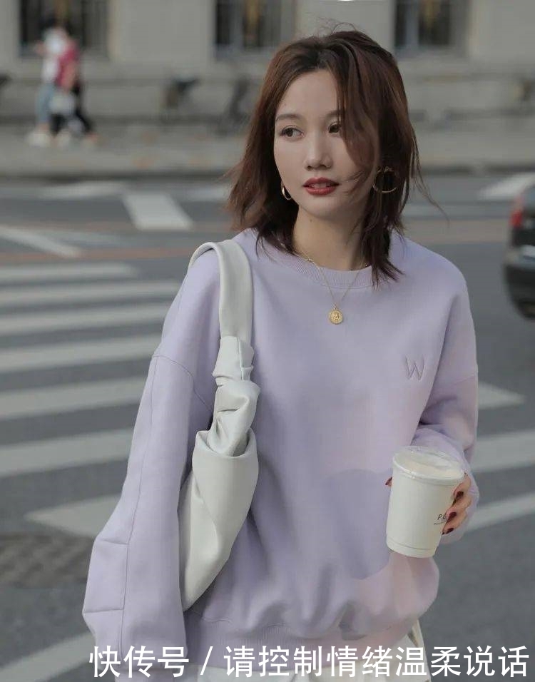 2021年第一套绝美气质穿搭:丝绒裙+毛衣!!!