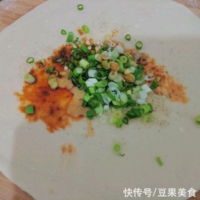 烫面|这样做烫面葱油饼，比饭店里的还好吃