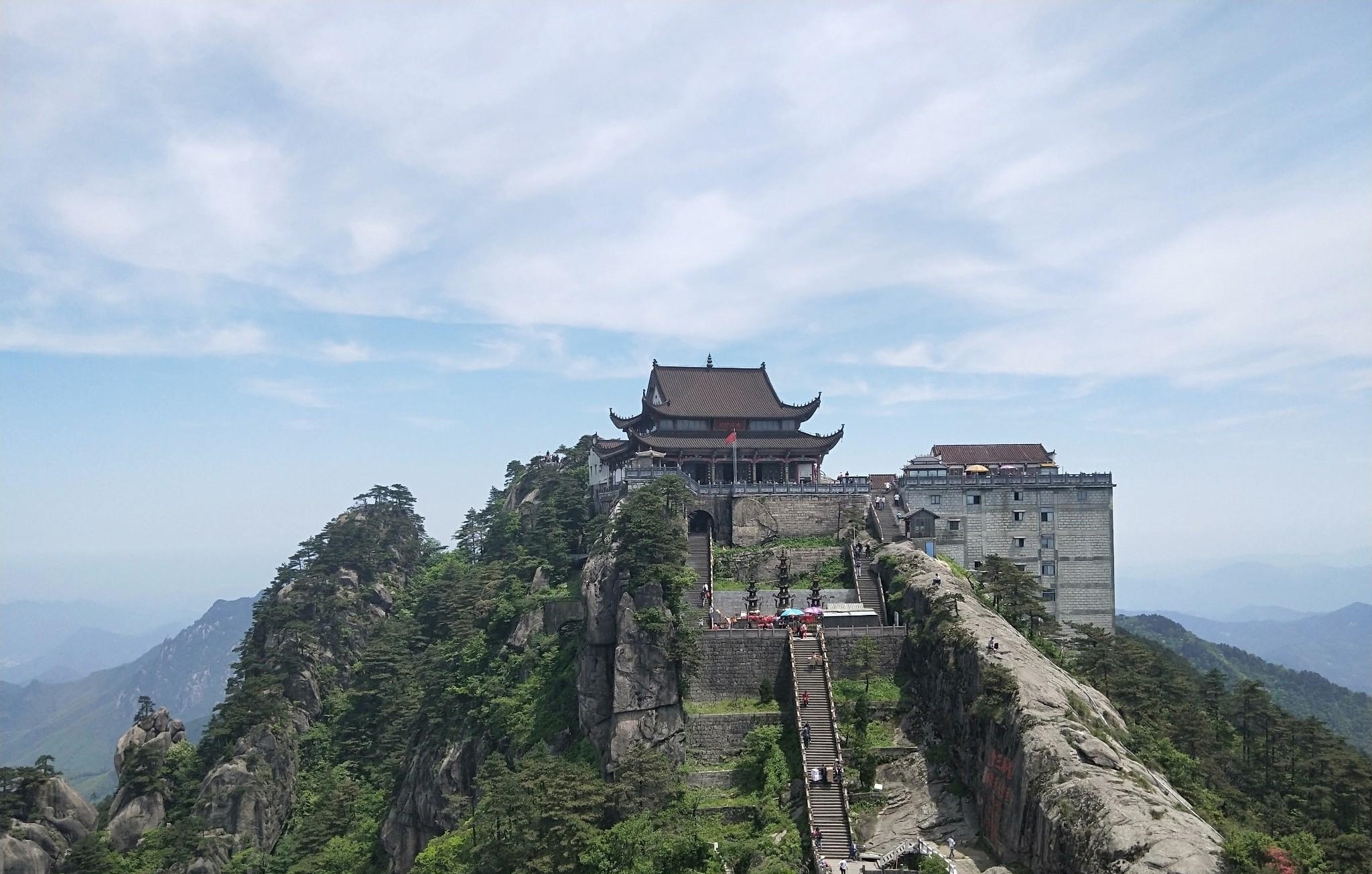  寺庙|地藏王菩萨真身修行处，1306米山巅的寺庙，建成年代至今成谜