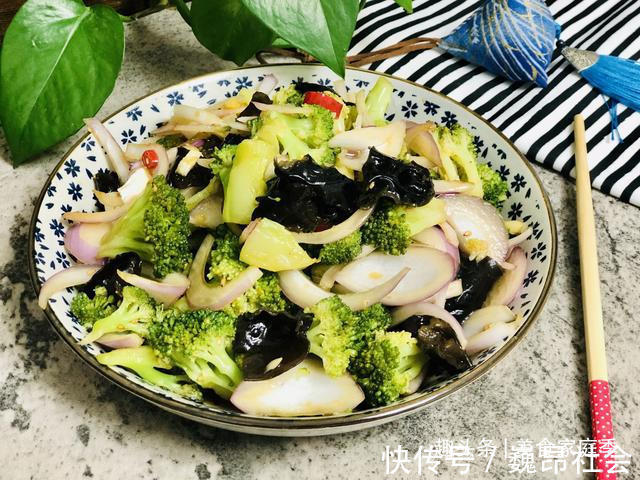 小米椒|凉拌西兰花用不用焯水十个人九个错，难怪西兰花营养流失不好吃