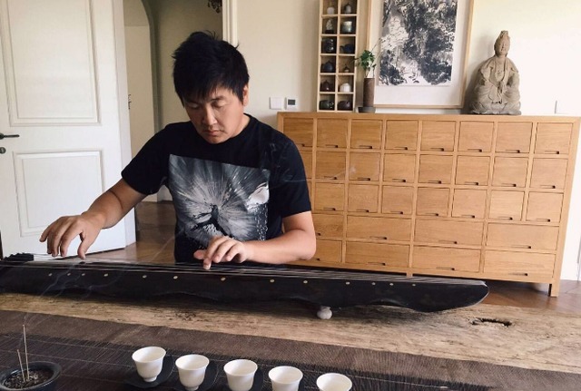 晒晒孙楠住的豪宅，全屋铺着实木地板，面积大得像个迷宫