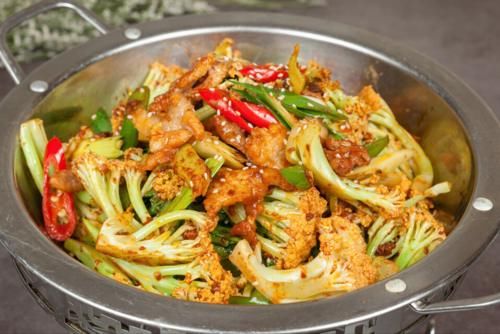 辣椒酱|做干锅花菜,先焯水还是先过油?教你一招,花菜香嫩爽脆,很入味