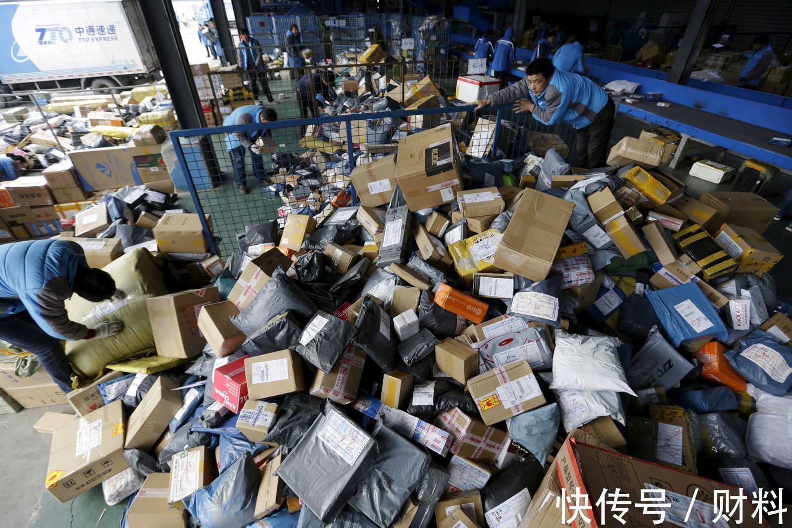 买家|一件衣服实体店卖500元，为何电商却只卖几十元？还有哪些优势？