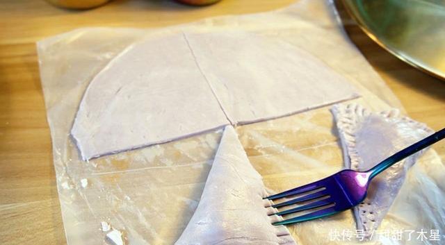 苹果派|不用揉面不用起酥,就能做出酥脆可口的苹果派,一口咬下料超足