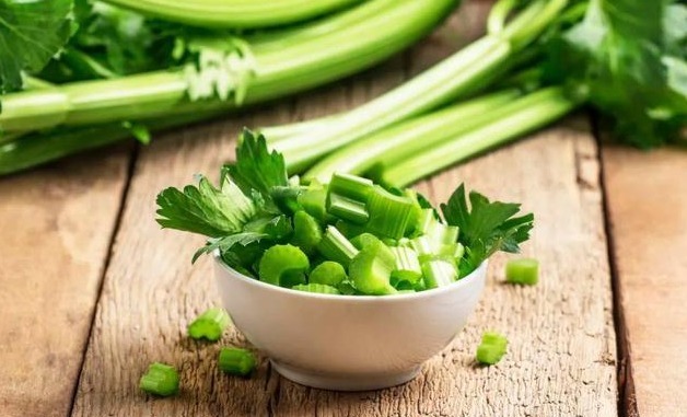 肝火过旺|肝火旺，会出现6个异常，勤饮一水，食二蔬，动三处，降火又护肝