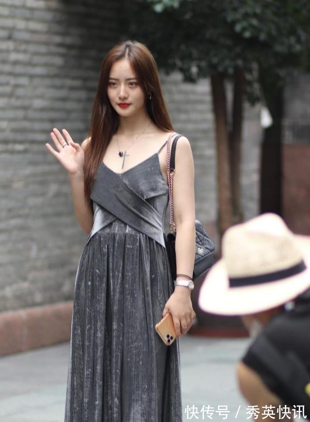 绸缎类 美女选择裙装搭配,让你享受清新,轻松展现自信大方之美!