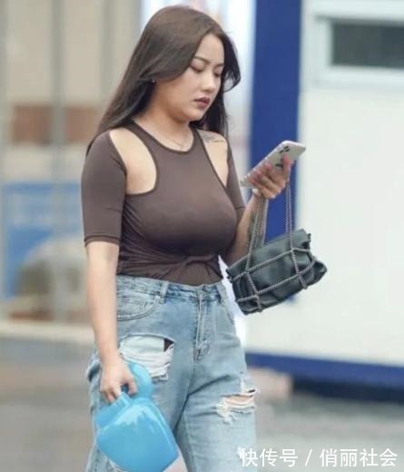 穿搭 简约舒适的牛仔破洞裤穿搭推荐,任何女孩都能轻松驾驭!