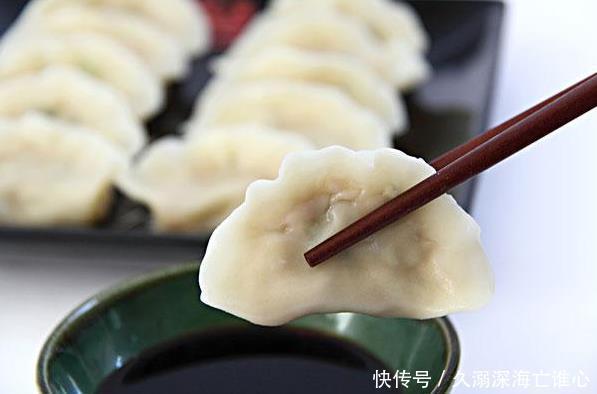 包肉馅饺子,调肉馅时只放“4样”,饺子鲜香味美,还流油流汁