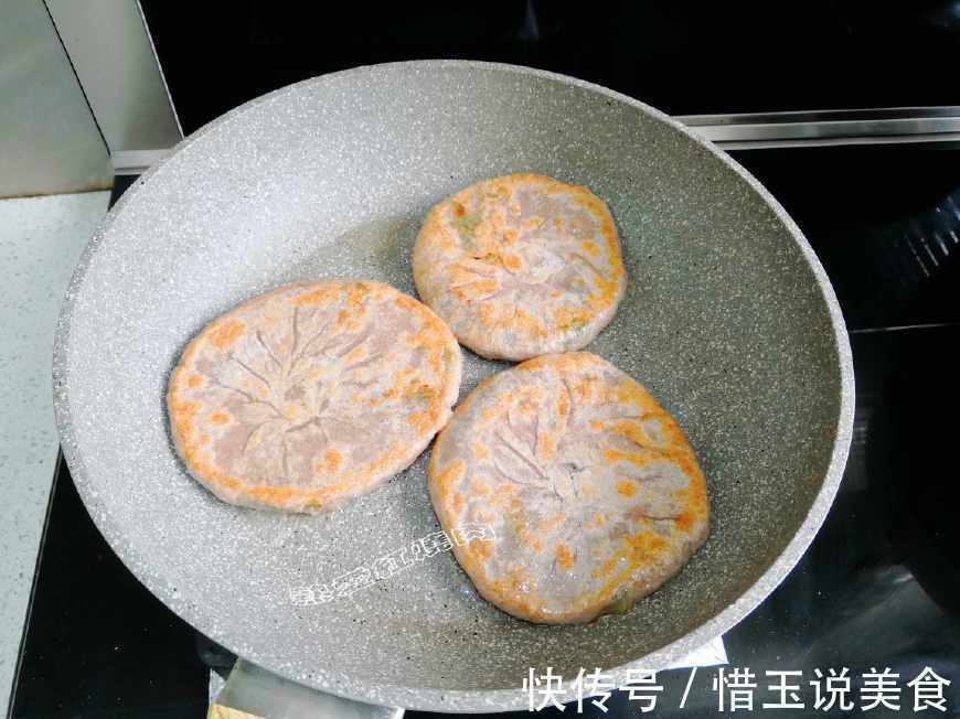为啥你做的馅饼又干又硬不好嚼注意了这三点，皮薄又软不是个事
