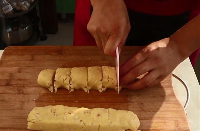教你桃酥最简单的做法,口感香甜酥脆,好吃又解馋,看一遍就学会