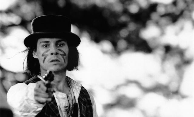 相比|《星际探索》与《好莱坞往事》相比,反映出美国社会的何种心态