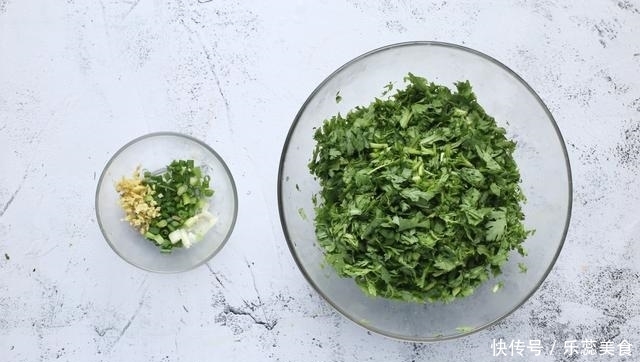 面粉|春季不能错过这种蔬菜,做成丸子蒸着吃,原汁原味,营养太棒了
