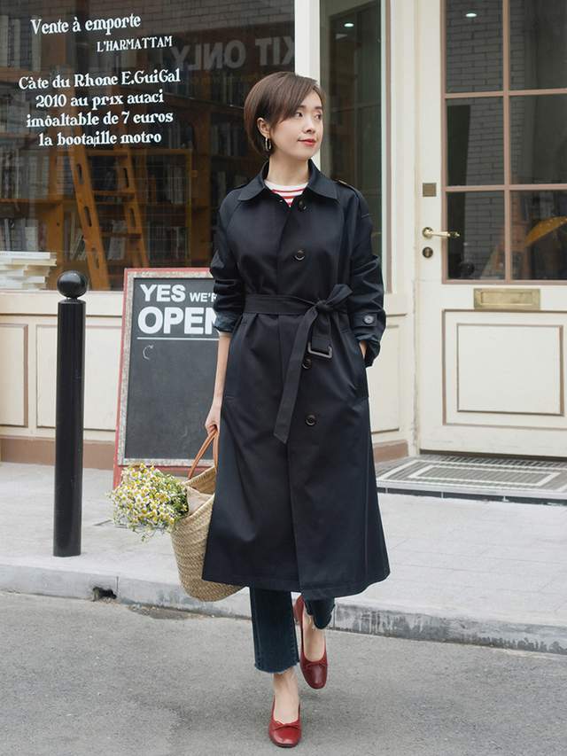 风衣|秋季,奔四奔四的女人怎么穿风衣?搭配衬衫和牛仔裤,减龄又洋气