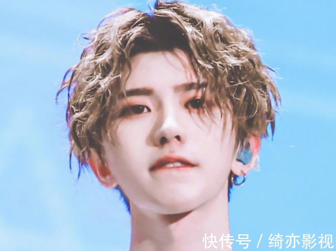 特殊身份|說實話，看完跑男之后不太喜歡蔡徐坤！反而對她好感多了