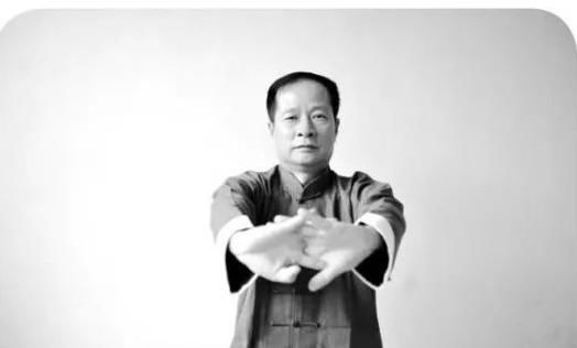  拒做|脖子僵硬，颈椎酸痛？2个简单小动作，拒做“木头人”！
