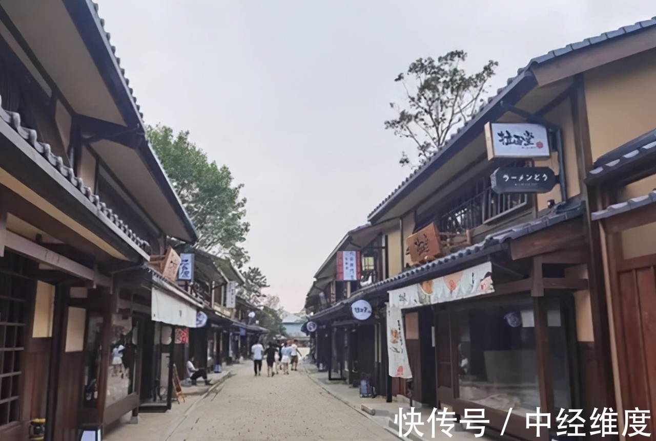 苏州!穿汉服出行被“劝回”?苏州日式风情街人员回应:影响居民