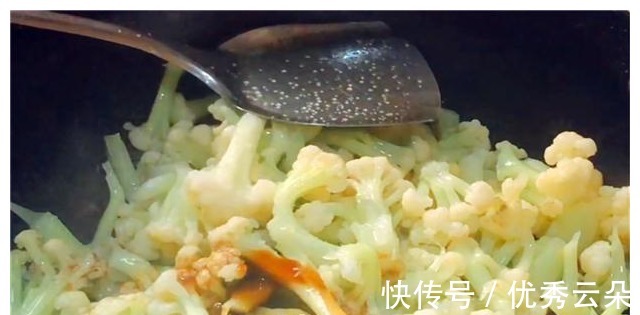 跟着我一起|花菜不要直接入锅炒，记得多加一步骤，花菜出锅清淡入味，很下饭！