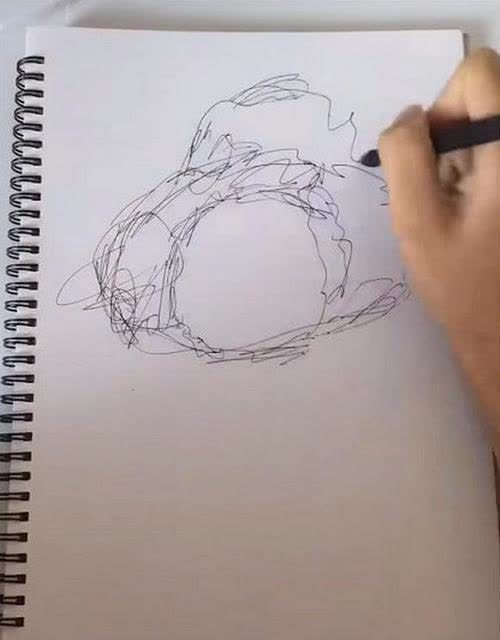 美术生不停画圈,被嘲小学生操作,成品路飞打脸众人