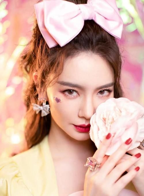 眼睛上有星星？Bling Bling的珠光眼影超级仙气！