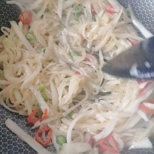 素炒萝卜丝，用简单食材做出好吃的美味