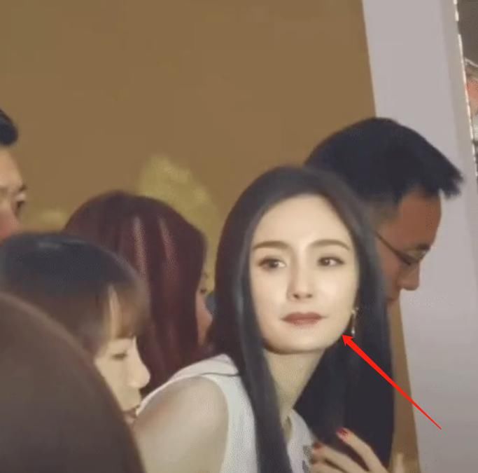 又变了?杨幂颜值回春,脸型却被吐槽像嫩牛五方