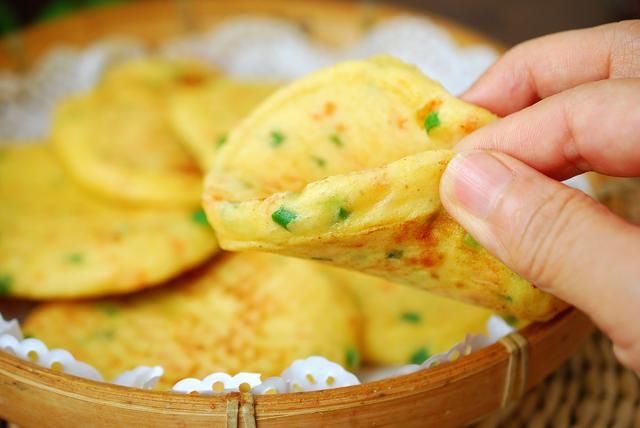 步骤|早餐不知道吃什么?来做这个黄金饼,有菜有蛋简单又营养,好吃
