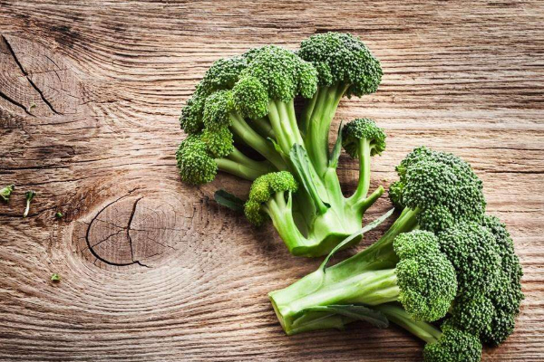 西兰花|老年人多吃西兰花好处多,除了味美外,还有不少的好处收入囊中