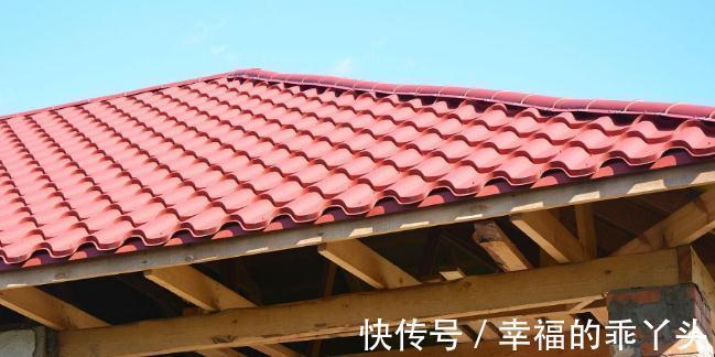 屋顶|为什么现在农村很多人盖房都是斜坡顶楼面了？原因其实很简单