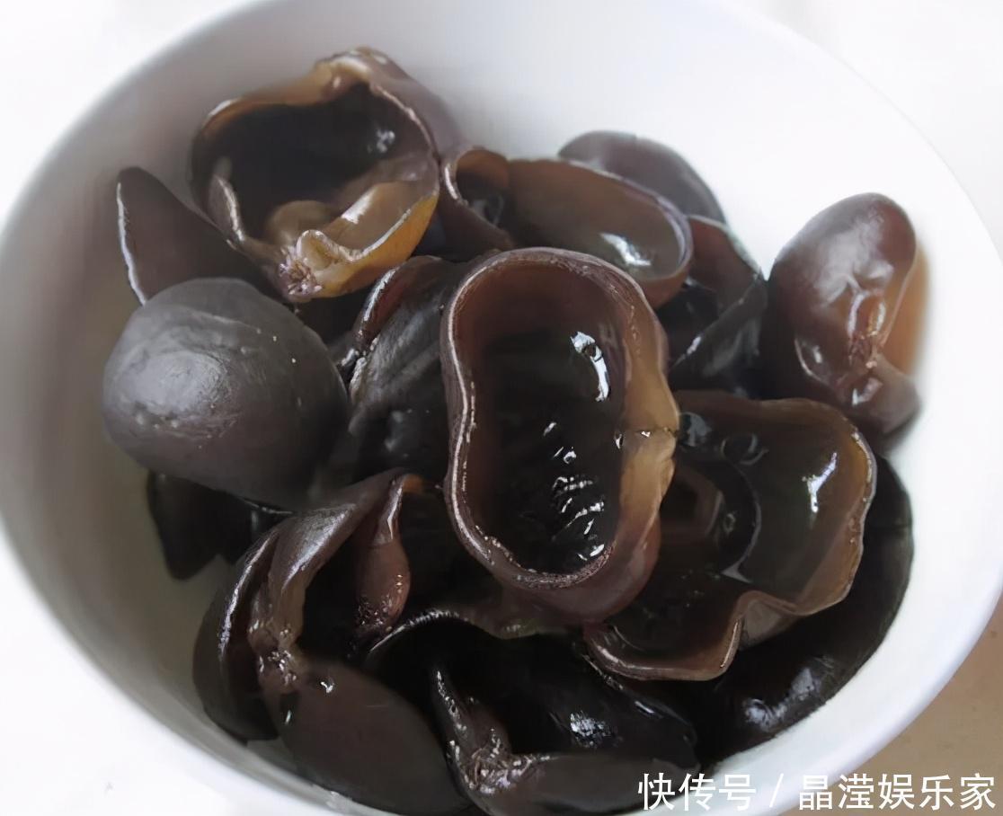 十人泡木耳9人错,教你3招,快速泡发又干净,饭店厨师都这么做