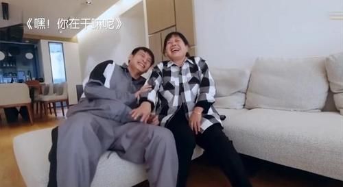 李维嘉节目中晒出豪宅,全屋都是大白墙,灯光的运用堪称装修典范