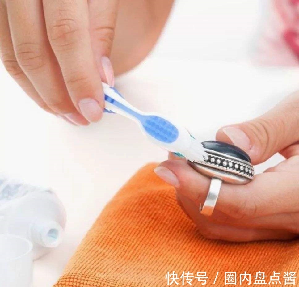 假货 银饰虽然价格不高,但是购买还需谨慎,假货太多需掌握识别技巧!