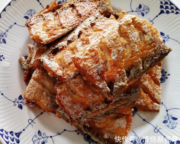 带鱼|煎带鱼用面粉还是淀粉教你好吃的做法,柔嫩皮不破,香酥不粘锅