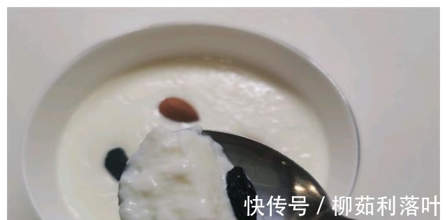 草莓|何炅老师的同款双皮奶，食材简单，做法也很容易，看一遍就能学会！